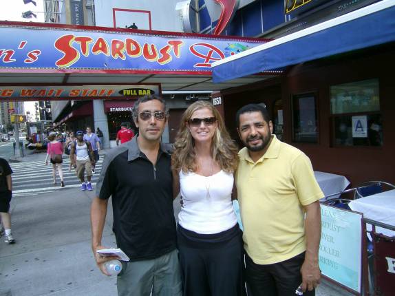 Com o Elith, na Broadway, em Nova Iorque, nos Estados Unidos